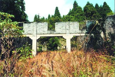 探访全国知名荒废无人村