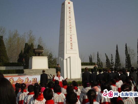 西顺河小学全体师生到洪泽县烈士陵园开展清明祭扫活动