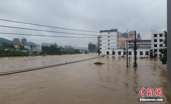 7月3日晚至4日凌晨,贵州省铜仁市东南部遭遇强降雨天气,其中在碧江区