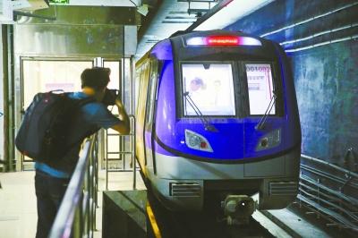 南京地铁四号线"小紫"昨起不载客试运行