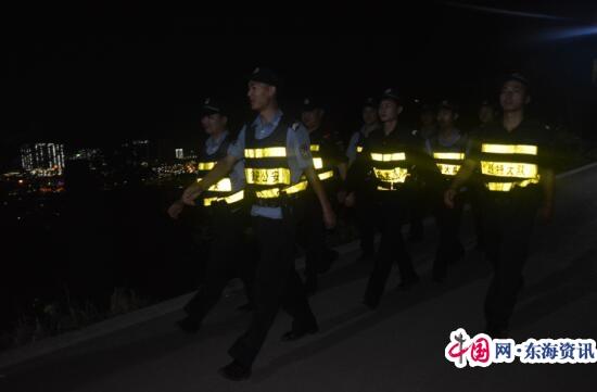 瓮安县公安局特巡警大队加大夜间巡逻盘查力度着力提升人民群众安全感、满意度