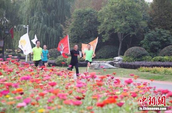 2017邳州国际半程马拉松赛举行跑团见面会