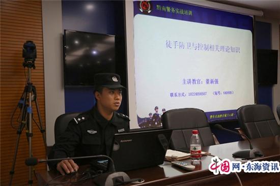 瓮安县公安局特警教官为民警开展警务技能培训
