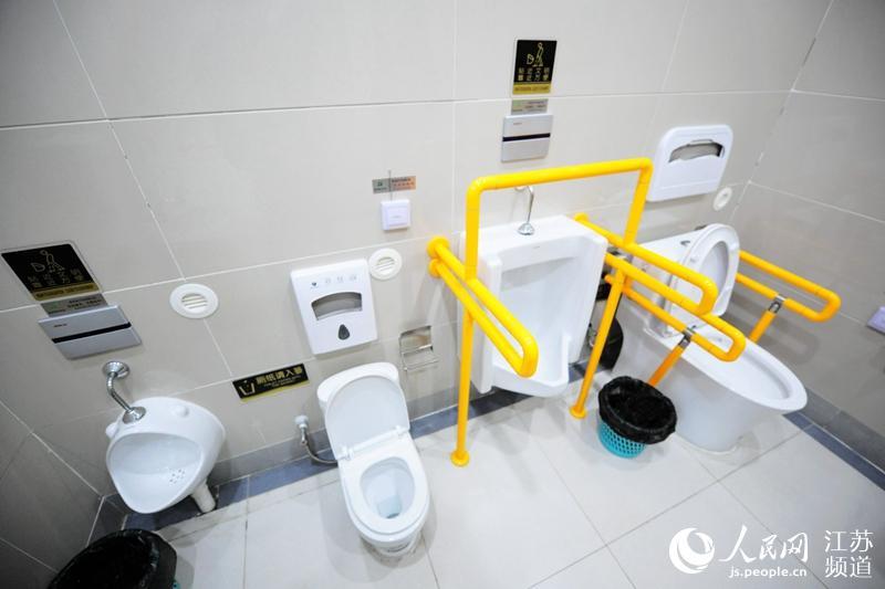 “公厕革命”南京在行动：徽派风格更美观 刷脸取纸更智能