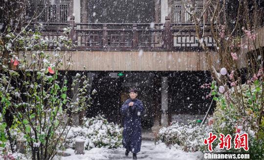 江苏暴雪升级 部分中小学幼儿园紧急停课