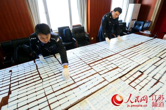 南京铁路警方捣毁制贩假票窝点 收缴假冒车票2200余张