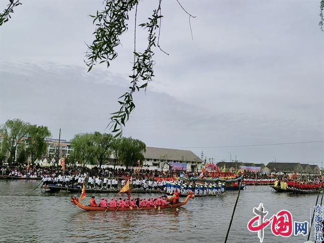 兴化市戴南镇：龙舟会船百舸争流 两万游客竞赏盛况