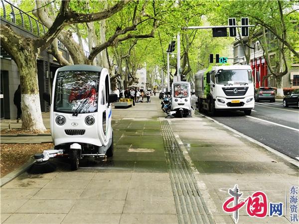 精细化作业擦靓城市春景 南京实施环卫保洁“春季模式”