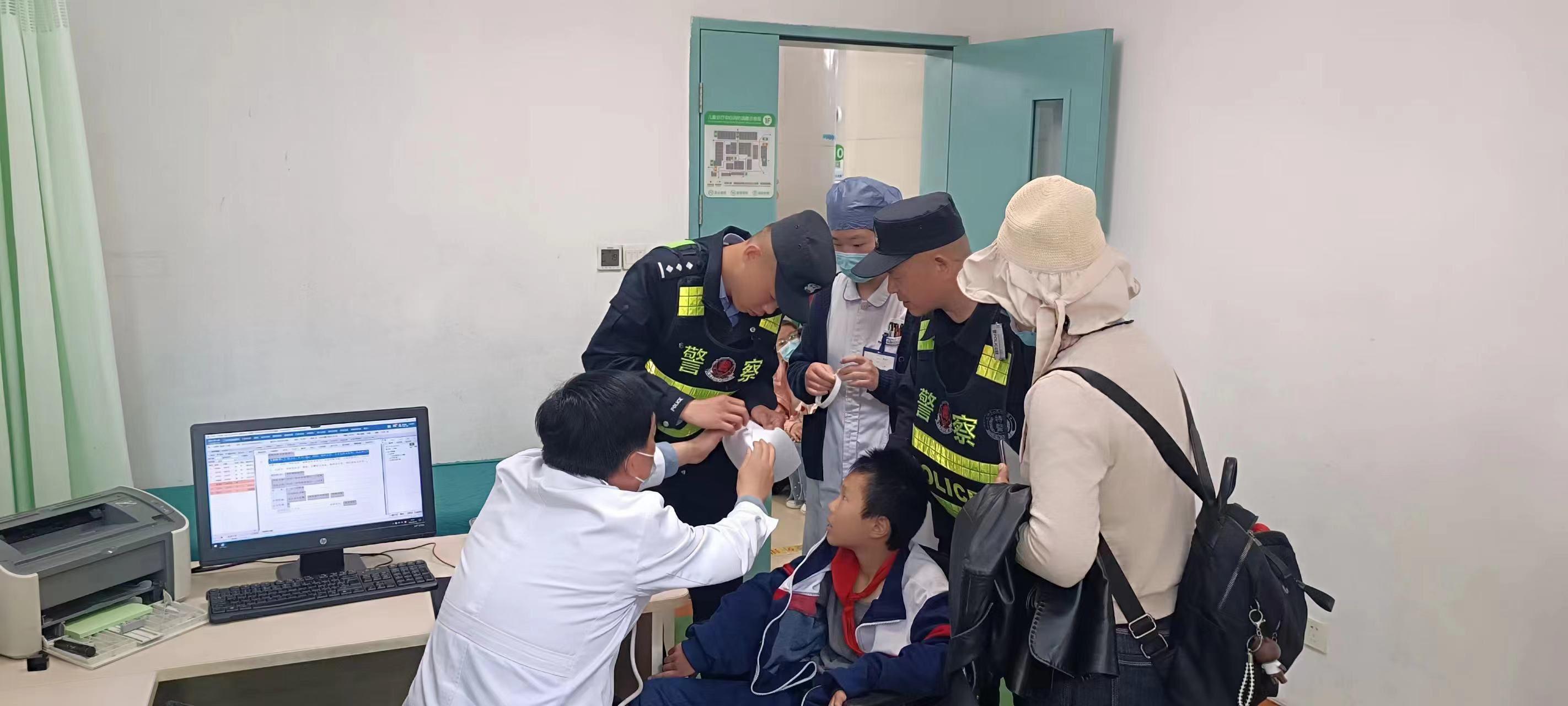 徐州：学生研学途中突发急症 民警伸援手及时送医救治