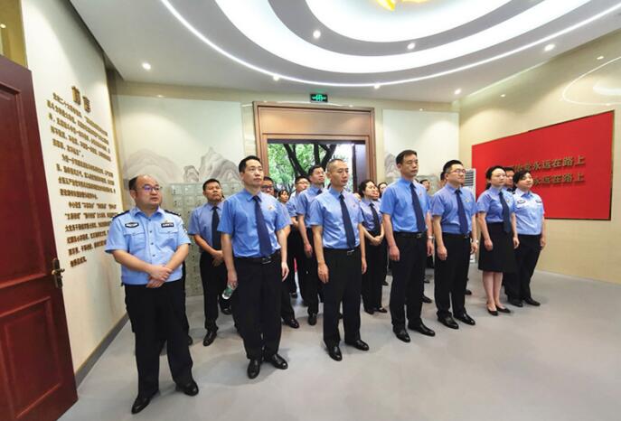 苏仙区检察院赴市廉政警示教育中心开展警示教育