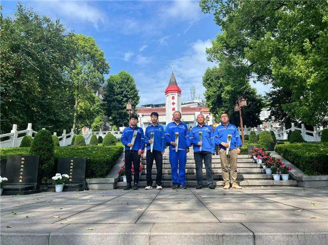 中国二冶四川分公司第三项目部党支部到泸州市烈士陵园开展活动