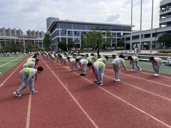 “健康城镇 健康体重”——湖湘学校开展第36个爱国卫生月主题活动