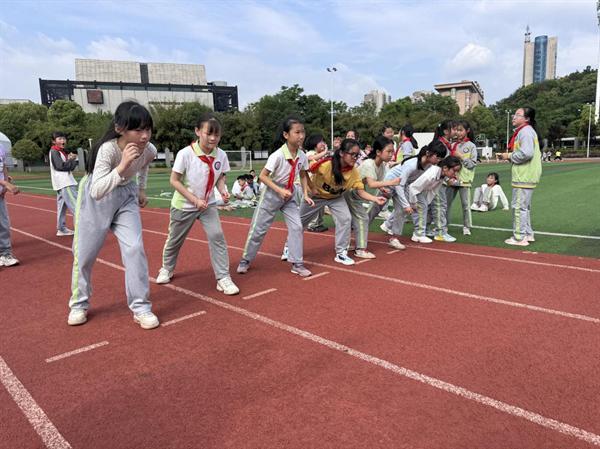 “健康城镇 健康体重”——湖湘学校开展第36个爱国卫生月主题活动
